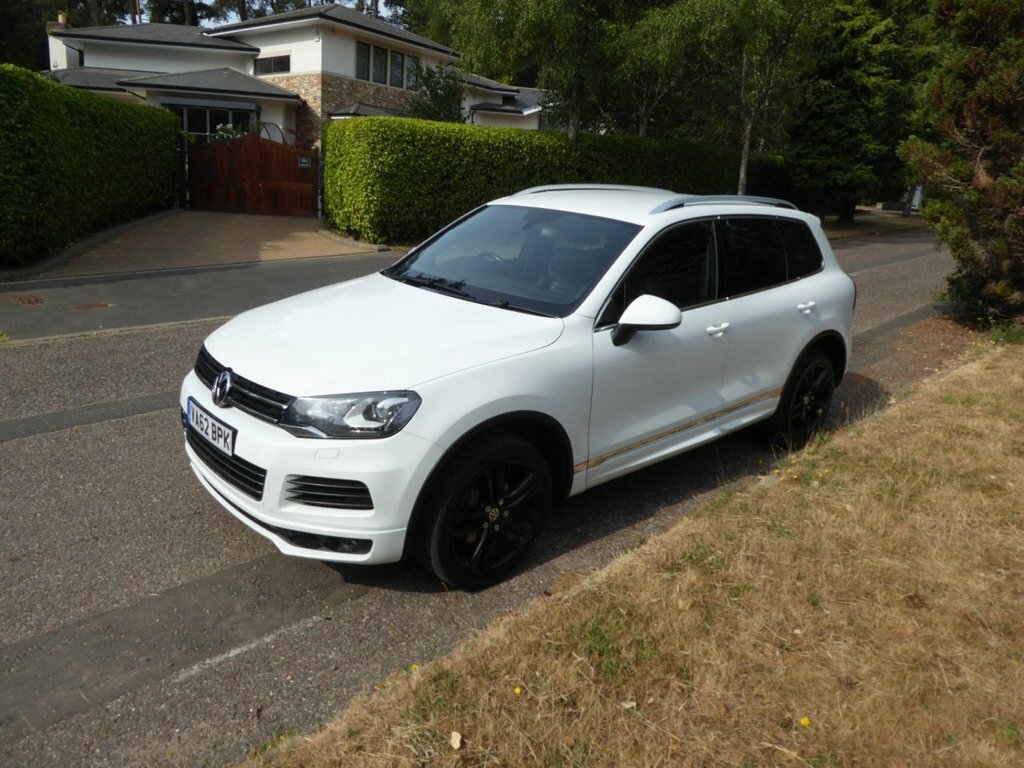 Volkswagen Touareg 3L Altitude White #3