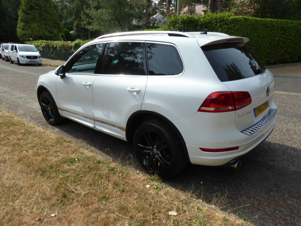 Volkswagen Touareg 3L Altitude White #6