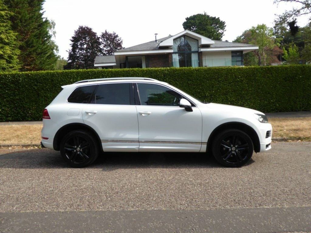 Volkswagen Touareg 3L Altitude White #4