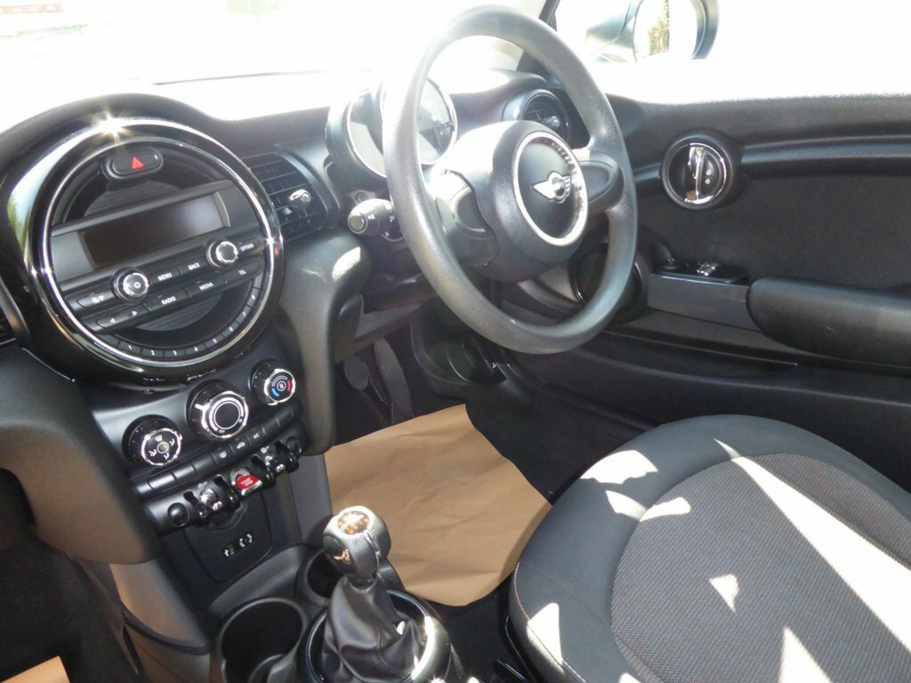 Mini Hatch 1.2L One White #6