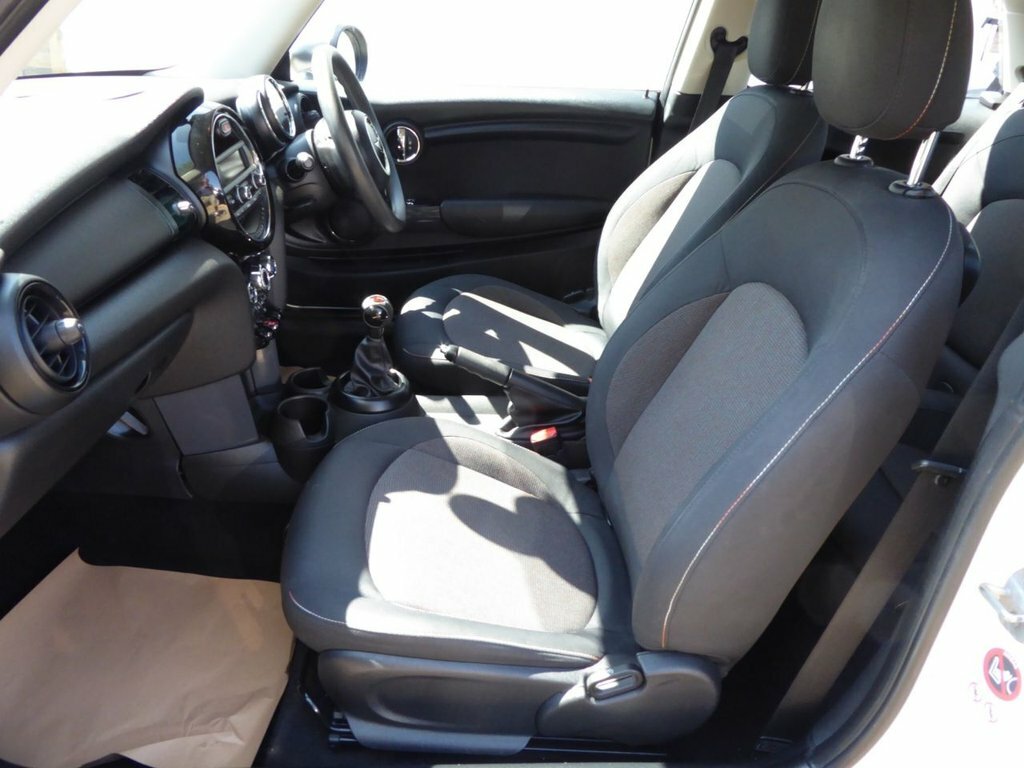 Mini Hatch 1.2L One White #4