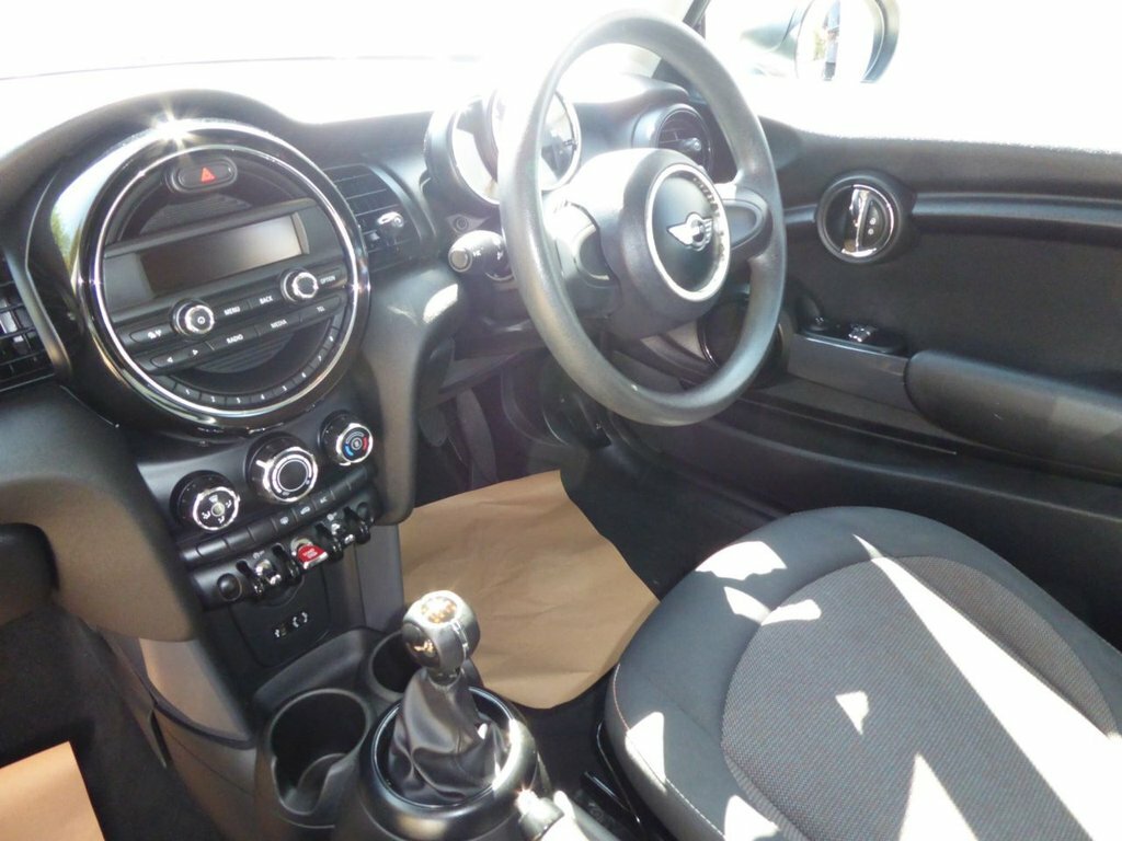 Mini Hatch 1.2L One White #5