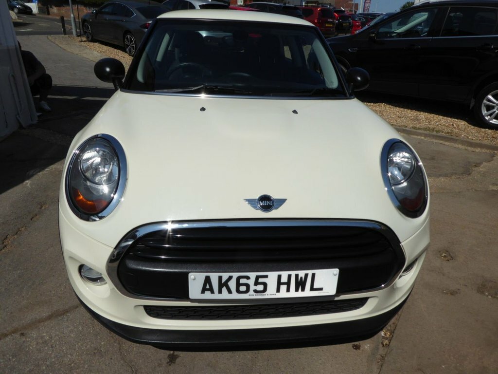 Mini Hatch 1.2L One White #2