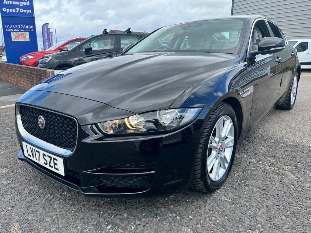 Jaguar XE 2L Prestige Black #2