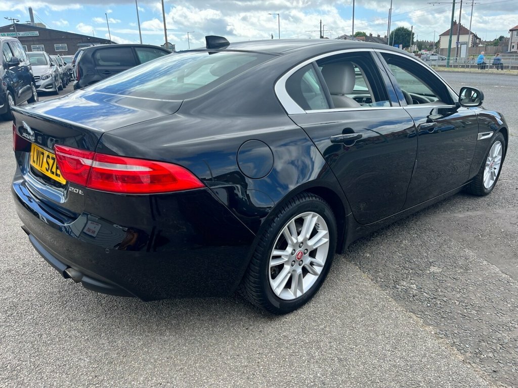 Jaguar XE 2L Prestige Black #4