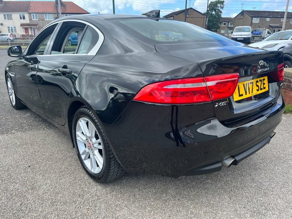 Jaguar XE 2L Prestige Black #6