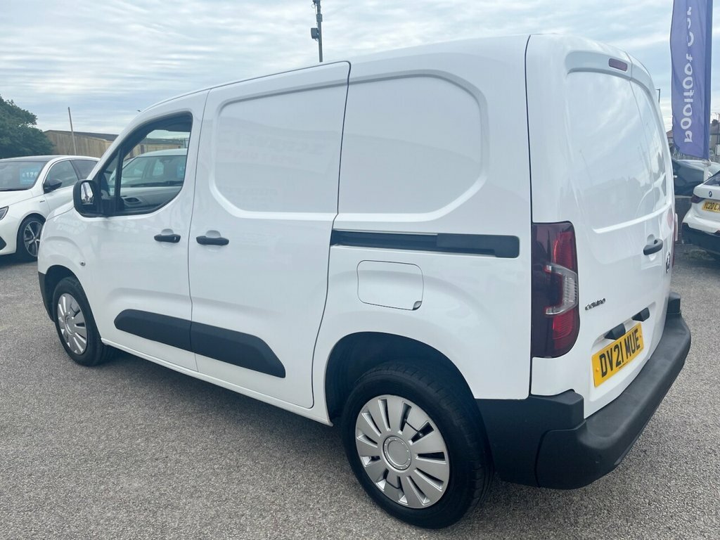 Vauxhall Combo 1.5L Dynamic White #4