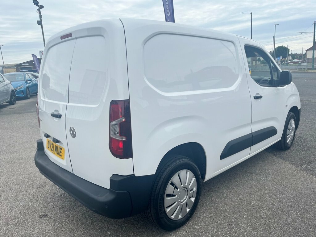 Vauxhall Combo 1.5L Dynamic White #3