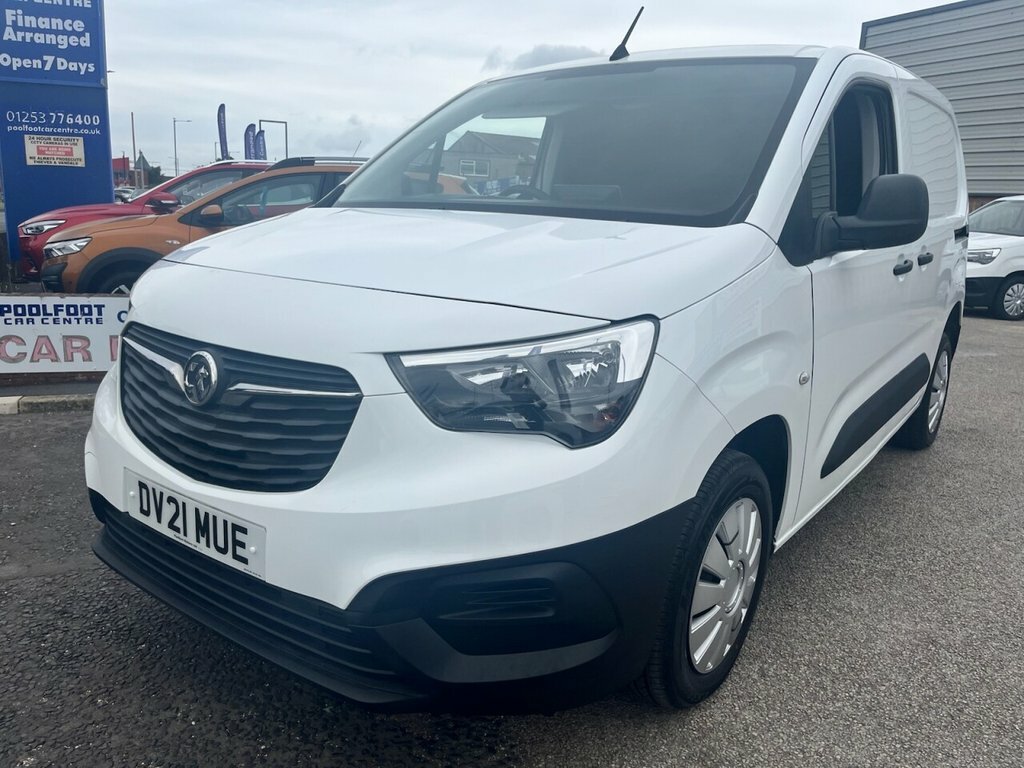 Vauxhall Combo 1.5L Dynamic White #2
