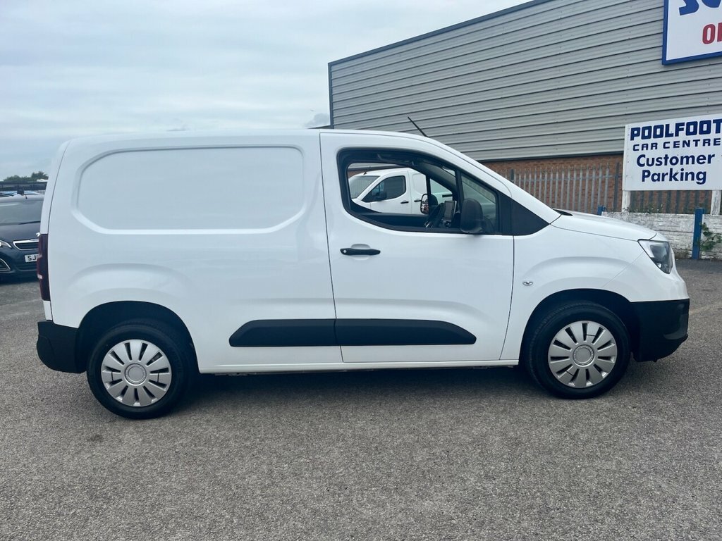 Vauxhall Combo 1.5L Dynamic White #6