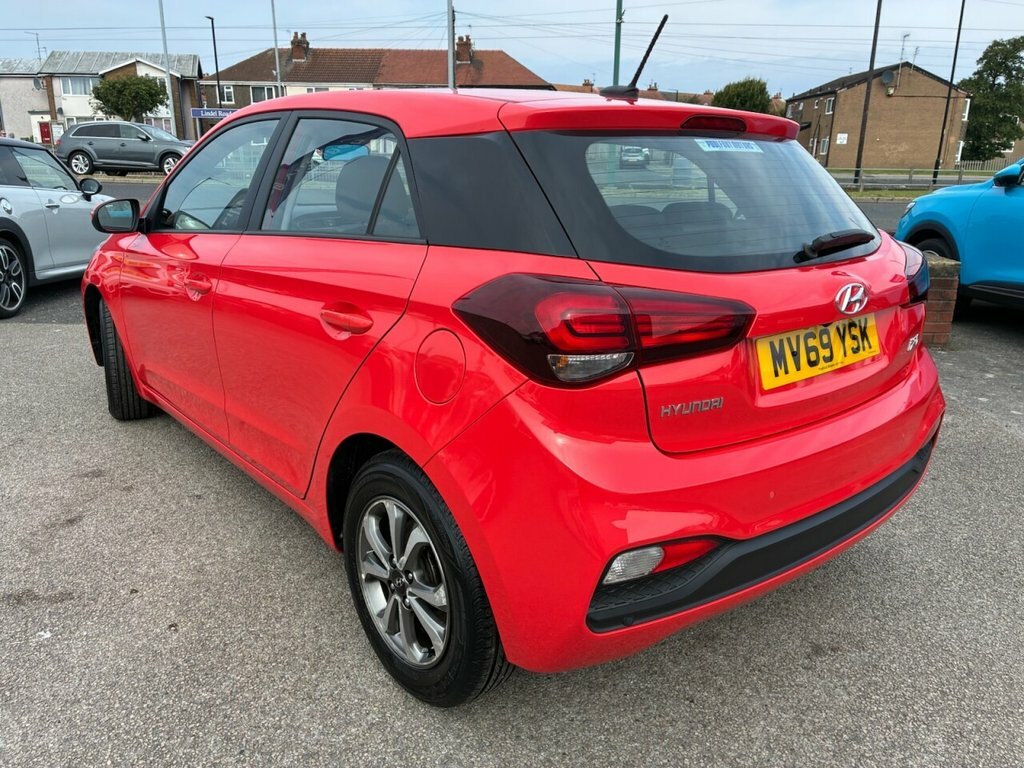 Hyundai I20 1.2L Se Launch Edition Red #4