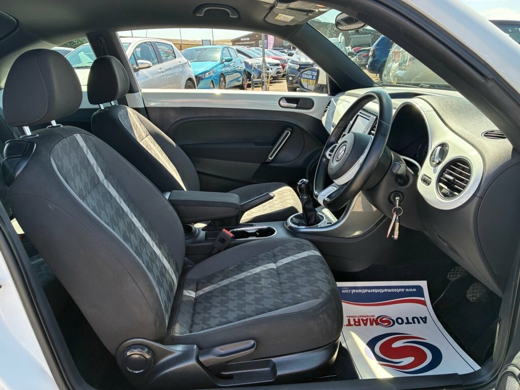 Volkswagen Beetle 1.2L Design White #4