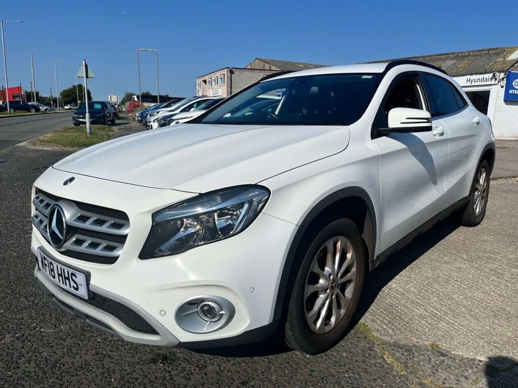 Mercedes-Benz GLA Class 1.6L Se White #2