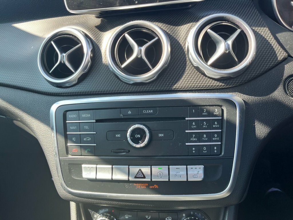 Mercedes-Benz GLA Class 1.6L Se White #6