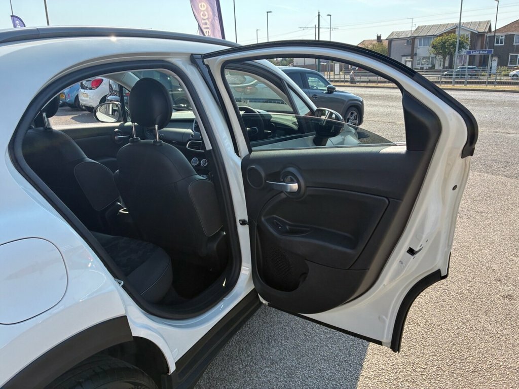 Fiat 500X Automatic White #16