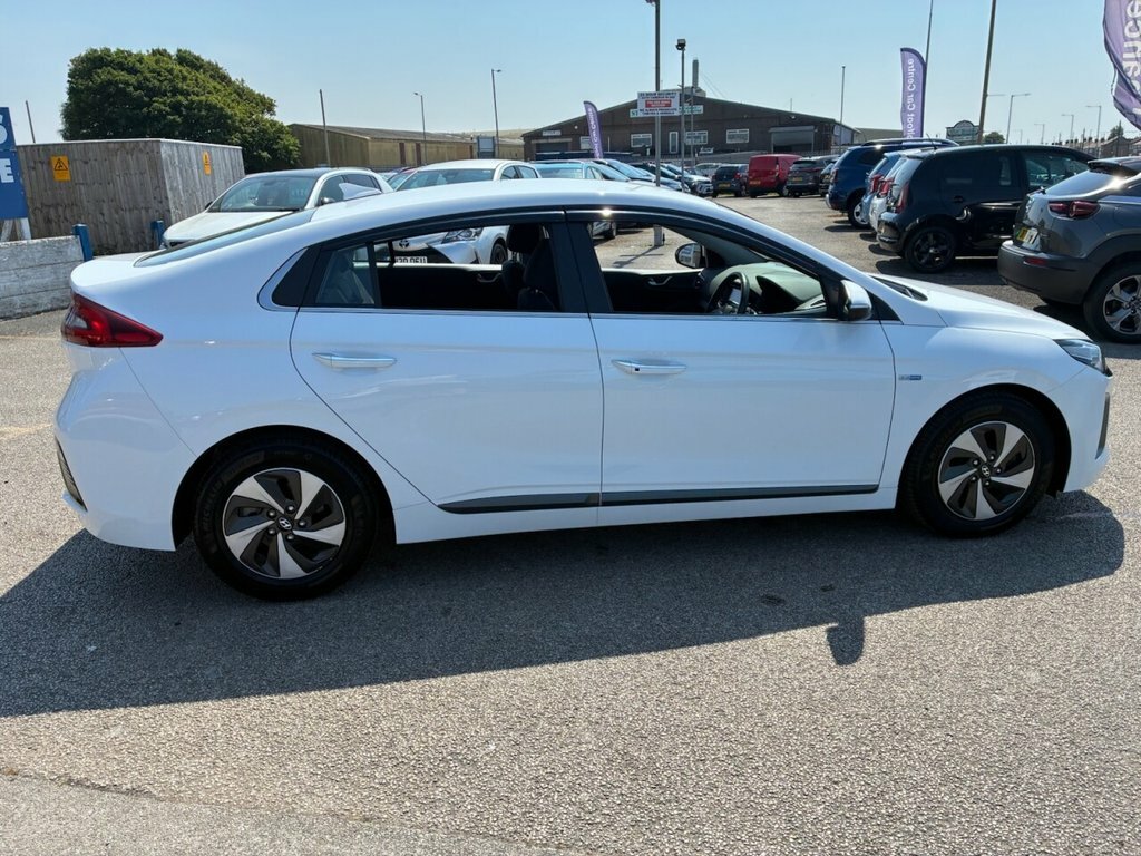 Hyundai Ioniq 1.6L Premium White #6