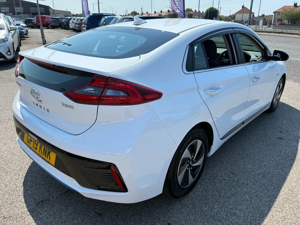Hyundai Ioniq 1.6L Premium White #4