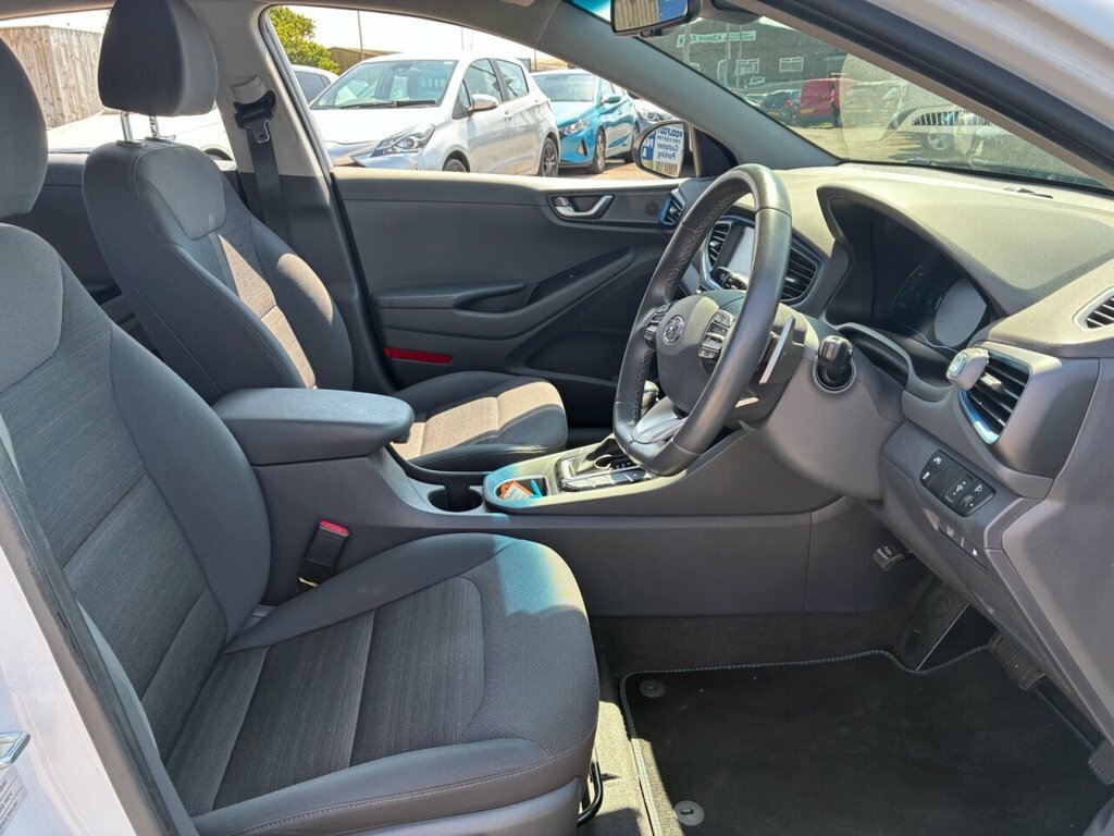 Hyundai Ioniq 1.6L Premium White #4