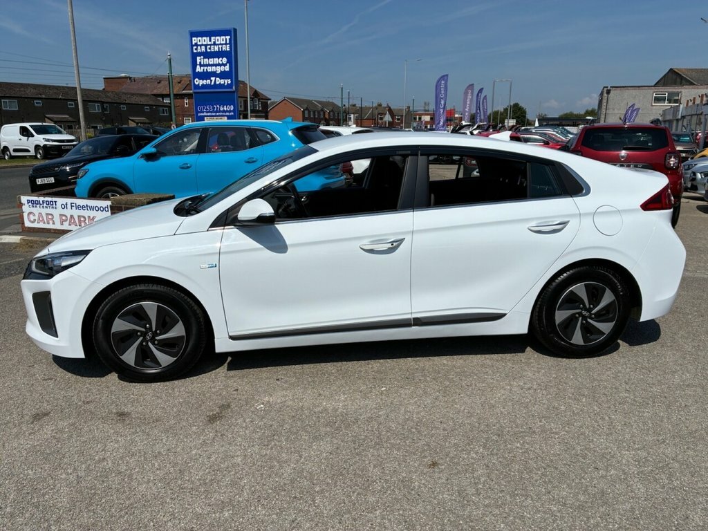 Hyundai Ioniq 1.6L Premium White #5
