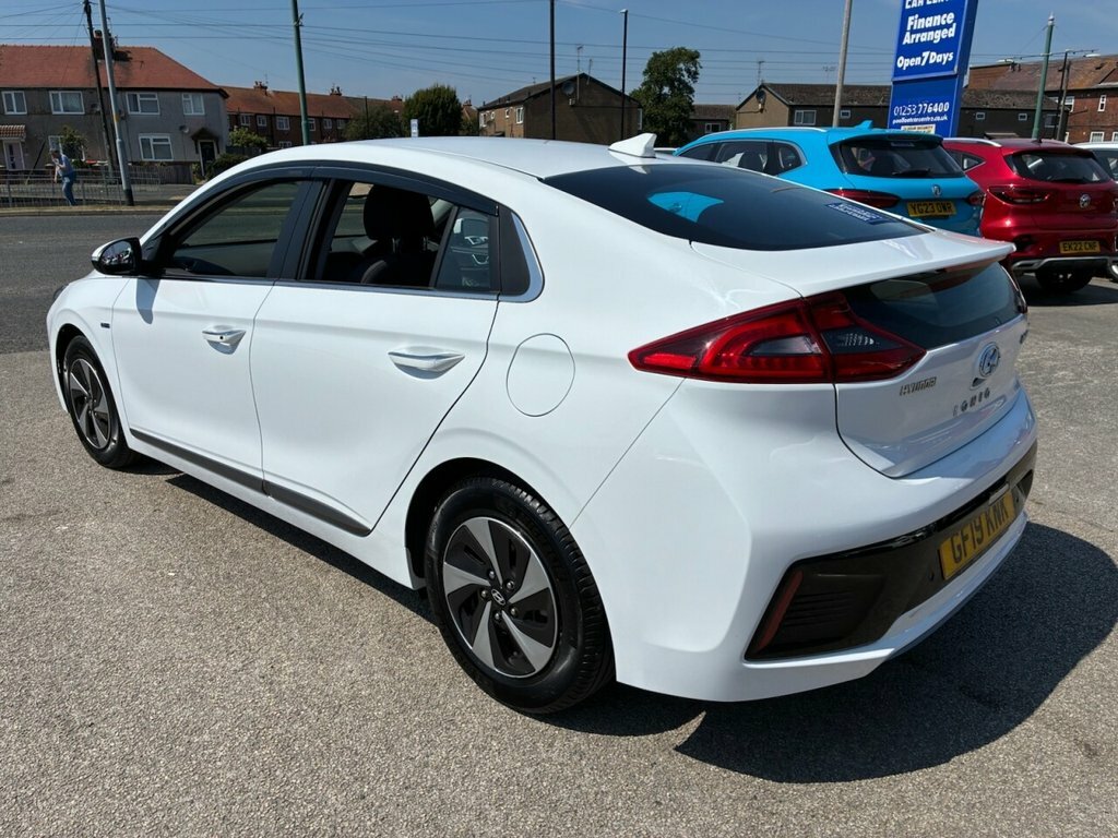 Hyundai Ioniq 1.6L Premium White #3