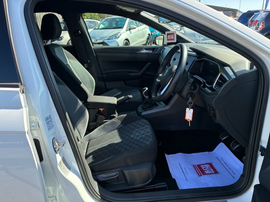 Volkswagen Polo 1L R-line CV23WJM White #4