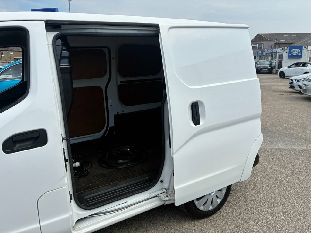 Nissan e-NV200 E Acenta 108 Bhp White #24