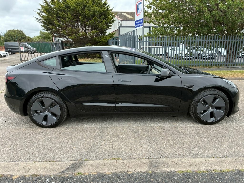 Tesla Model 3 Saloon Black #4