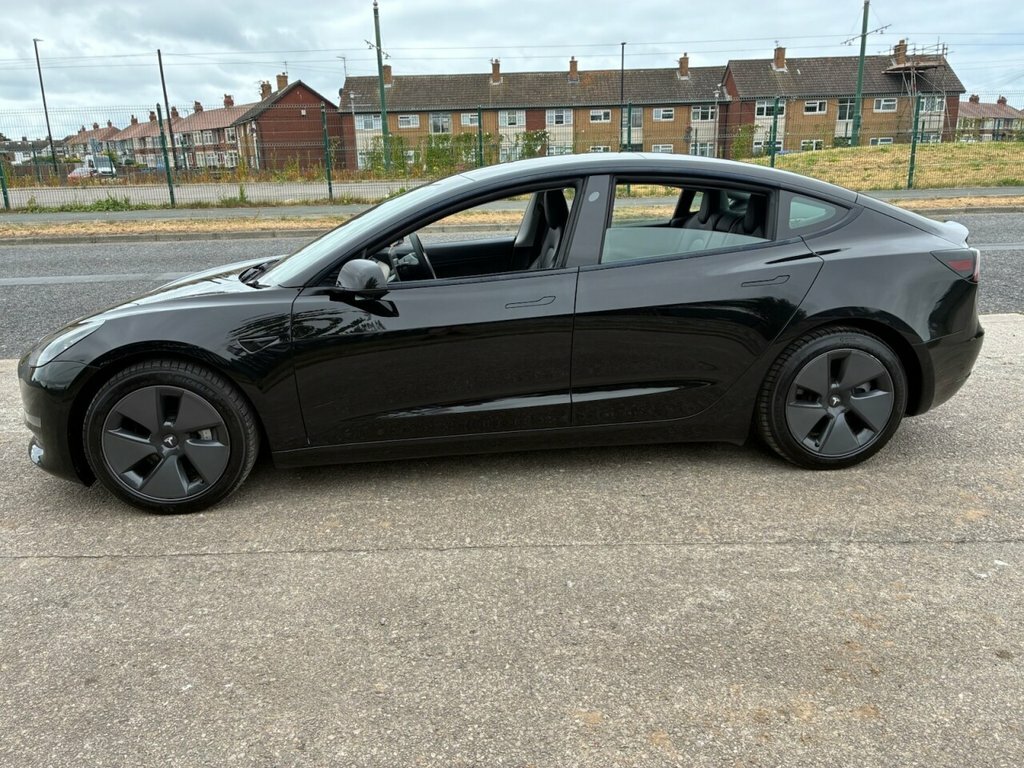 Tesla Model 3 Saloon Black #3