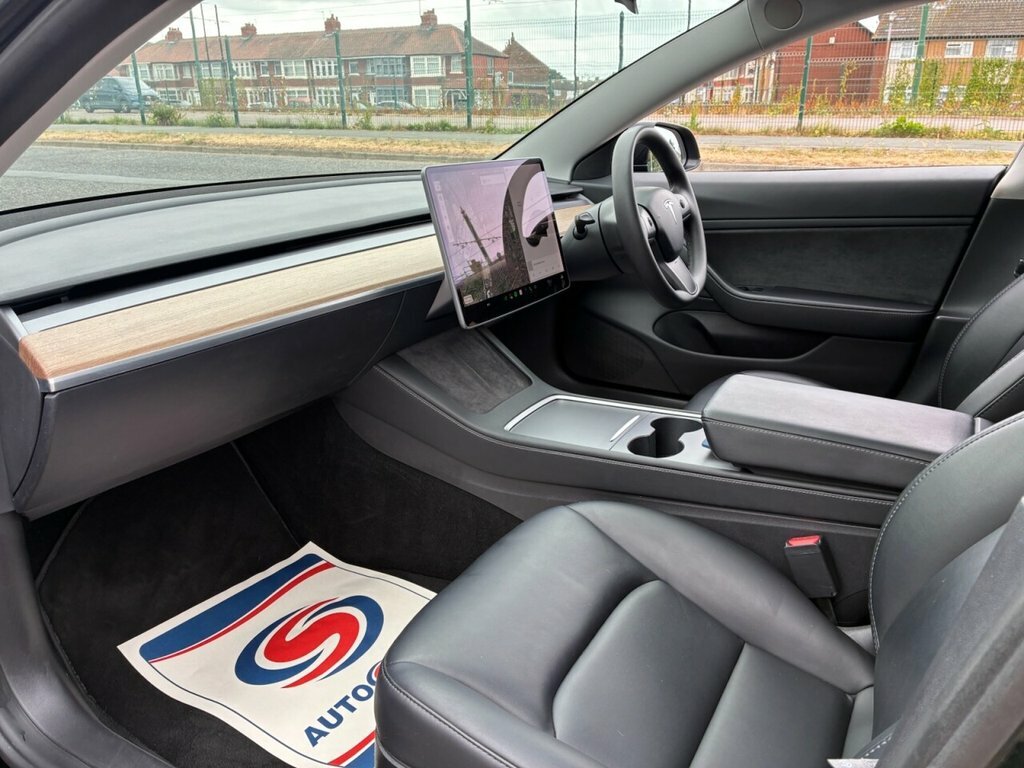 Tesla Model 3 Saloon Black #4