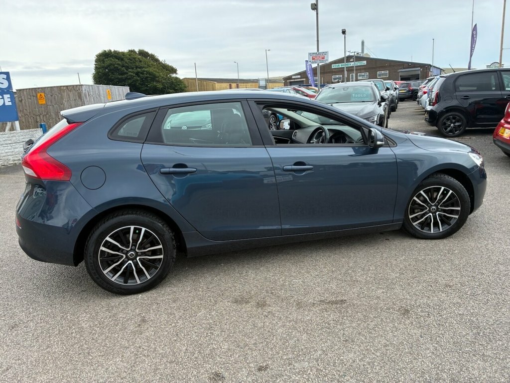 Volvo V40 2L Momentum Blue #5