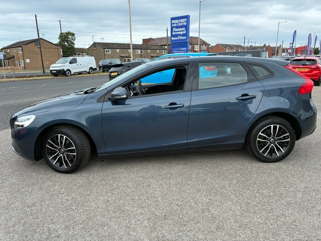 Volvo V40 2L Momentum Blue #6