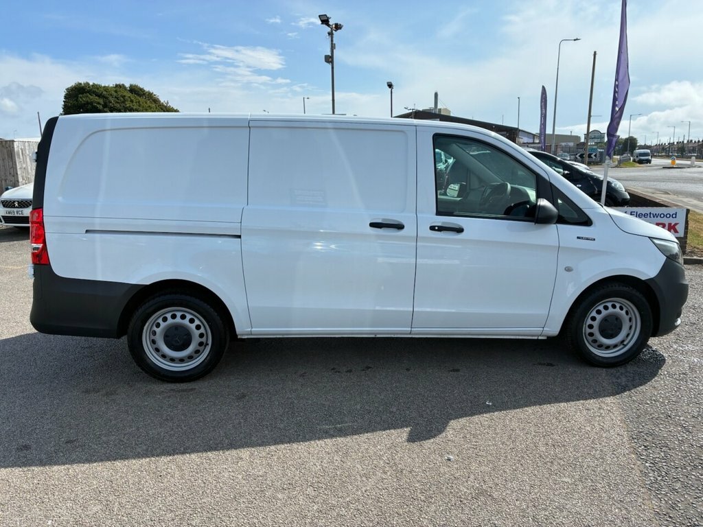 Mercedes-Benz eVito Mpv White #4