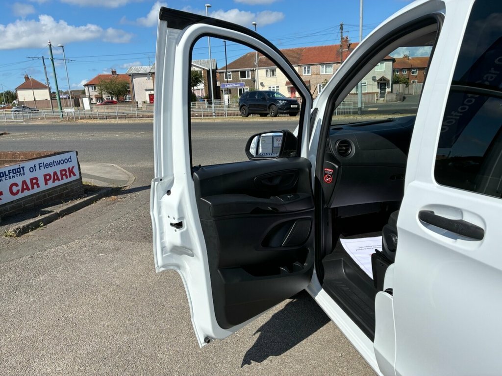 Mercedes-Benz Vito 111 Cdi White #18