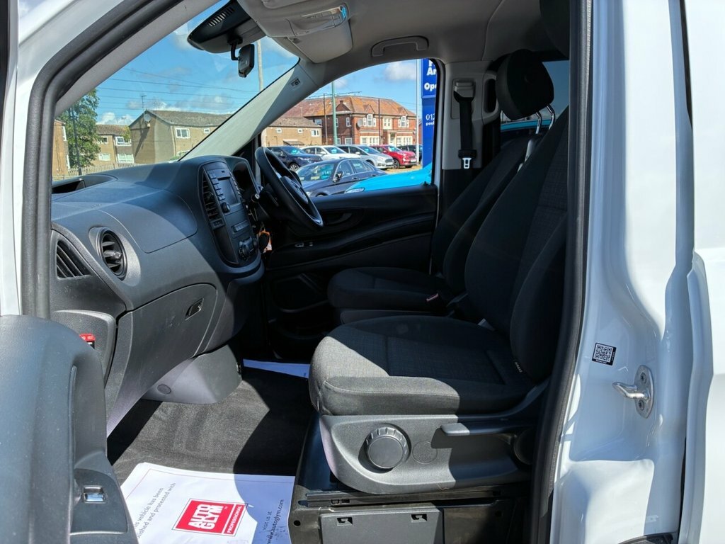 Mercedes-Benz Vito 111 Cdi White #16