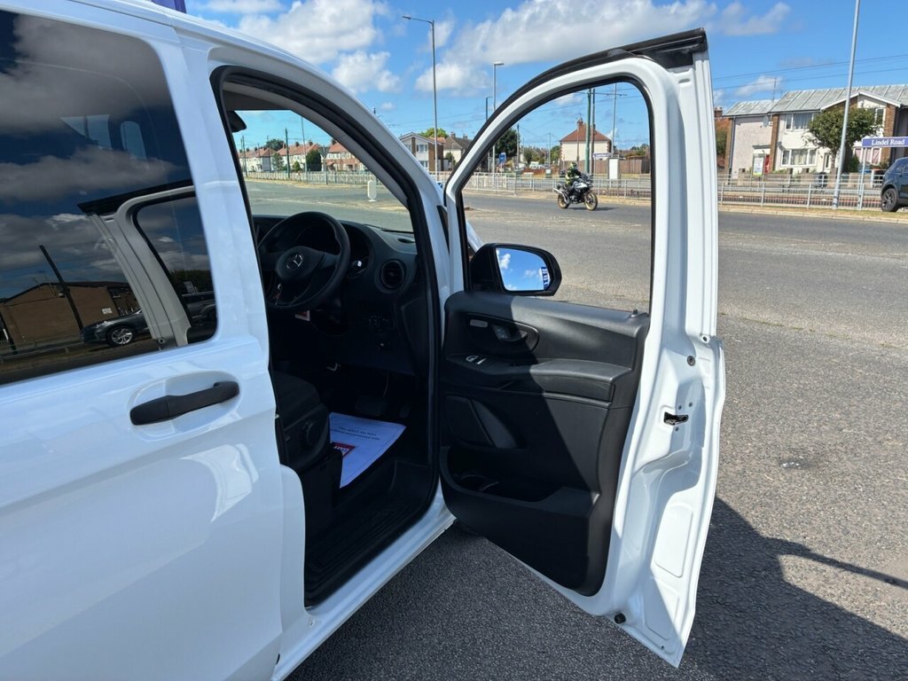 Mercedes-Benz Vito 111 Cdi White #27