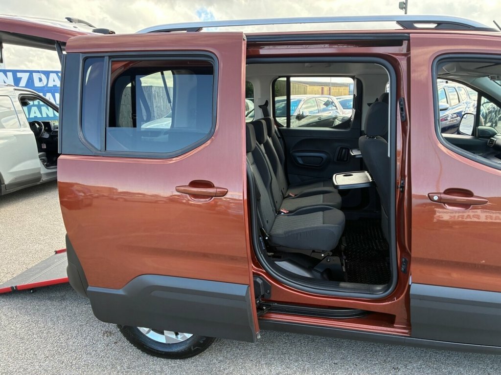 Peugeot Rifter 1.2 Puretech Active Grey #18