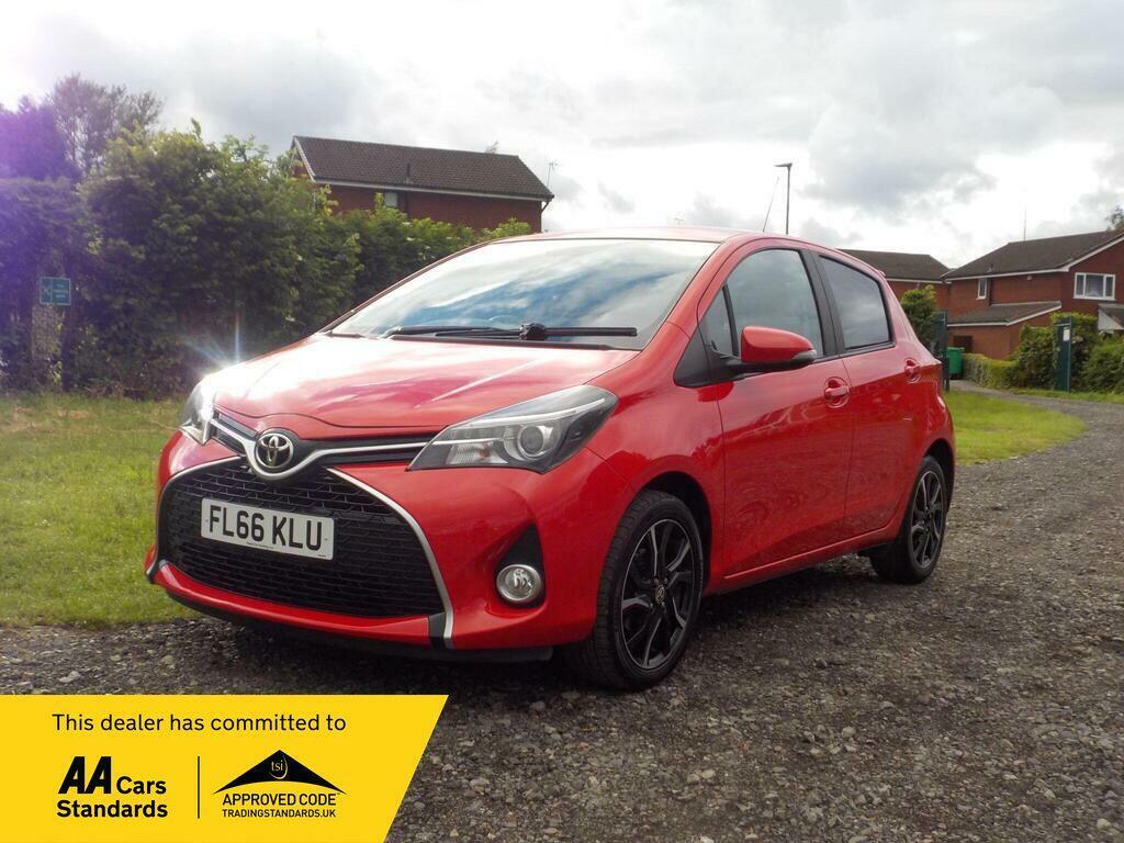 Toyota Yaris 1.33 Dual Vvt-i Design Euro 6 Red