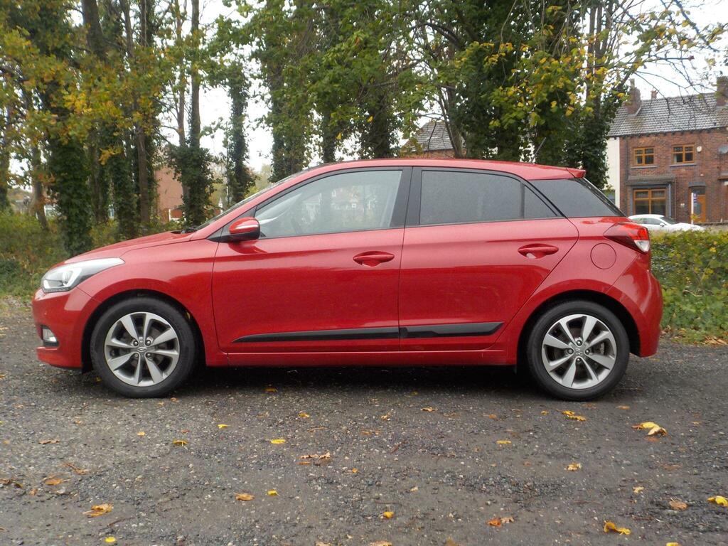 Hyundai I20 1.2 Premium Se Nav Euro 6 Red #2