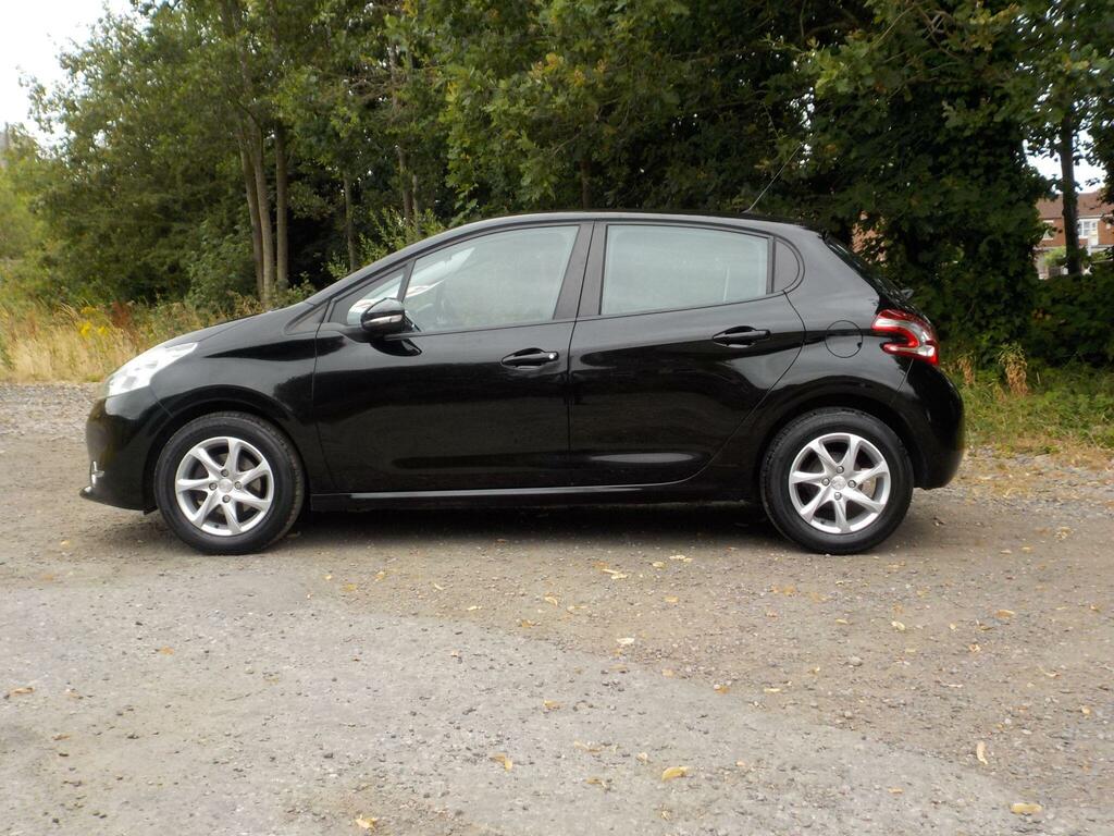 Peugeot 208 1.2 Vti Puretech Active Euro 5 Black #2