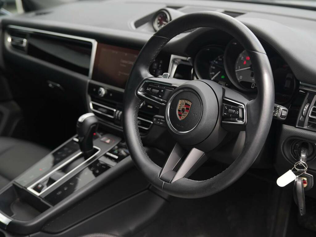 Porsche Macan S Black #4
