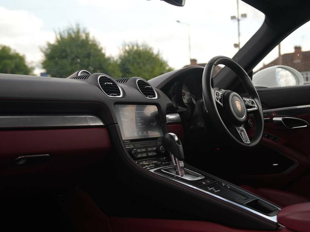Porsche 718 Cayman S White #4
