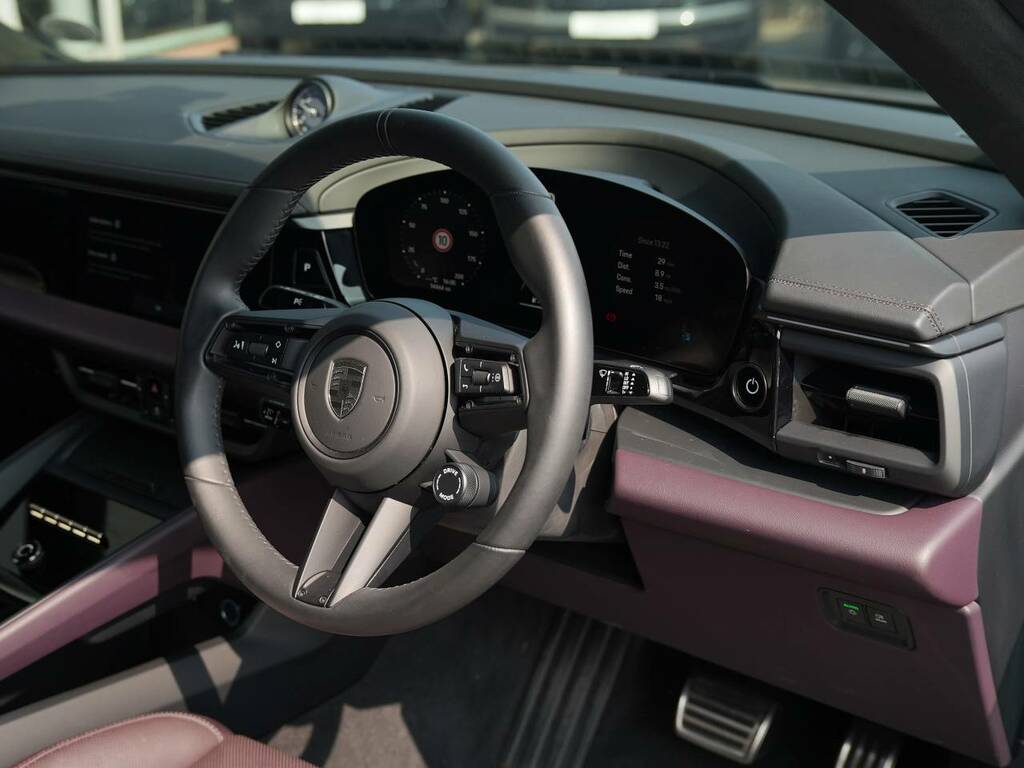 Porsche Macan 265Kw 100Kwh Black #4
