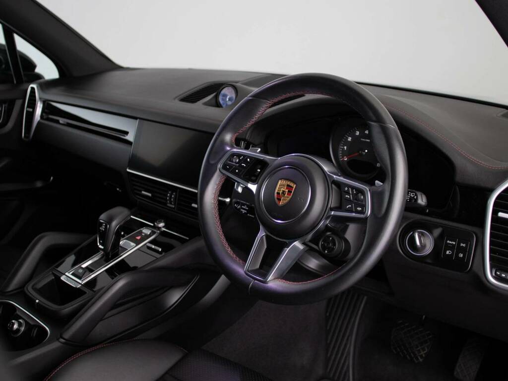 Porsche Cayenne My23 Black #4