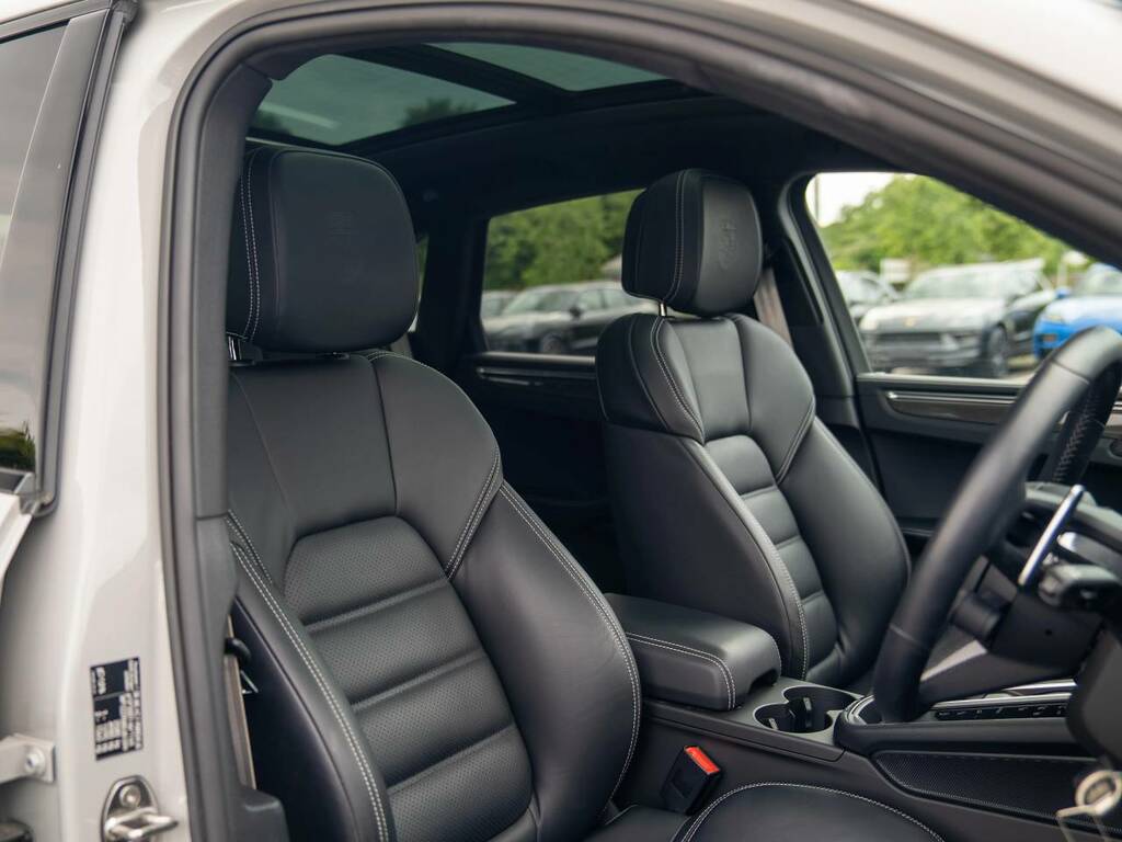 Porsche Macan Gts #5