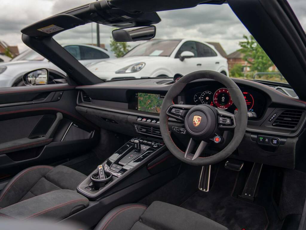 Porsche 911 Carrera 4 Gts Cabriolet Grey #4