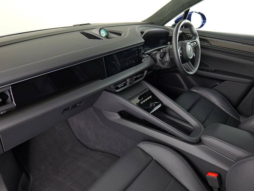 Porsche Macan Turbo Electric Blue #4