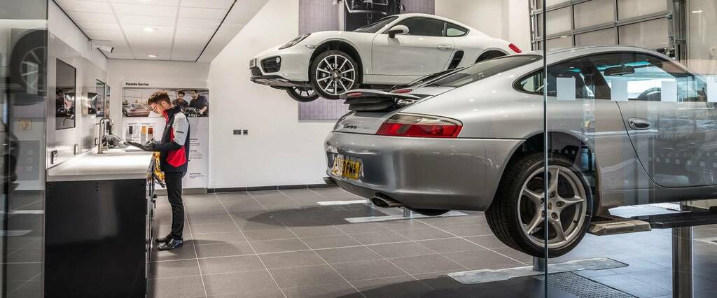 Porsche 718 Cayman S Blue