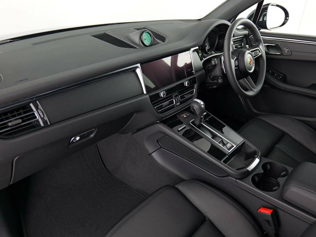 Porsche Macan Suv  Black #4