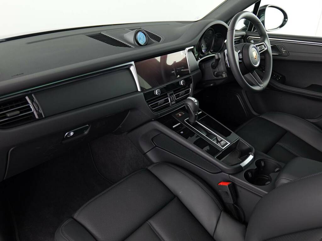 Porsche Macan Suv  Black #4
