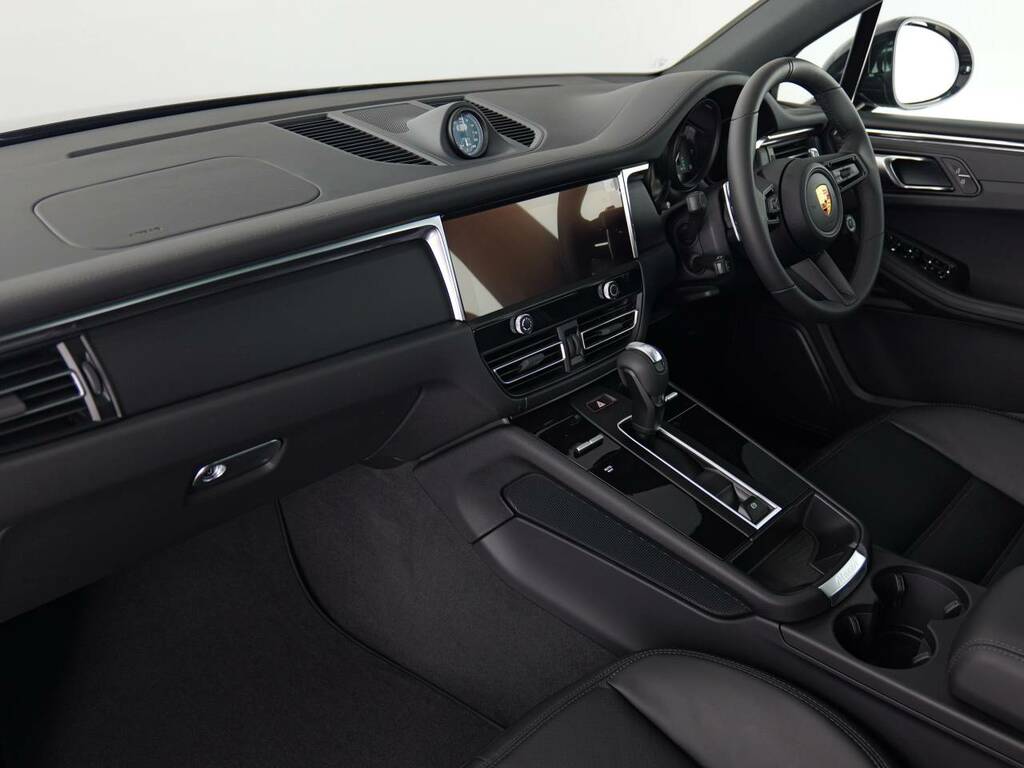 Porsche Macan T Black #4